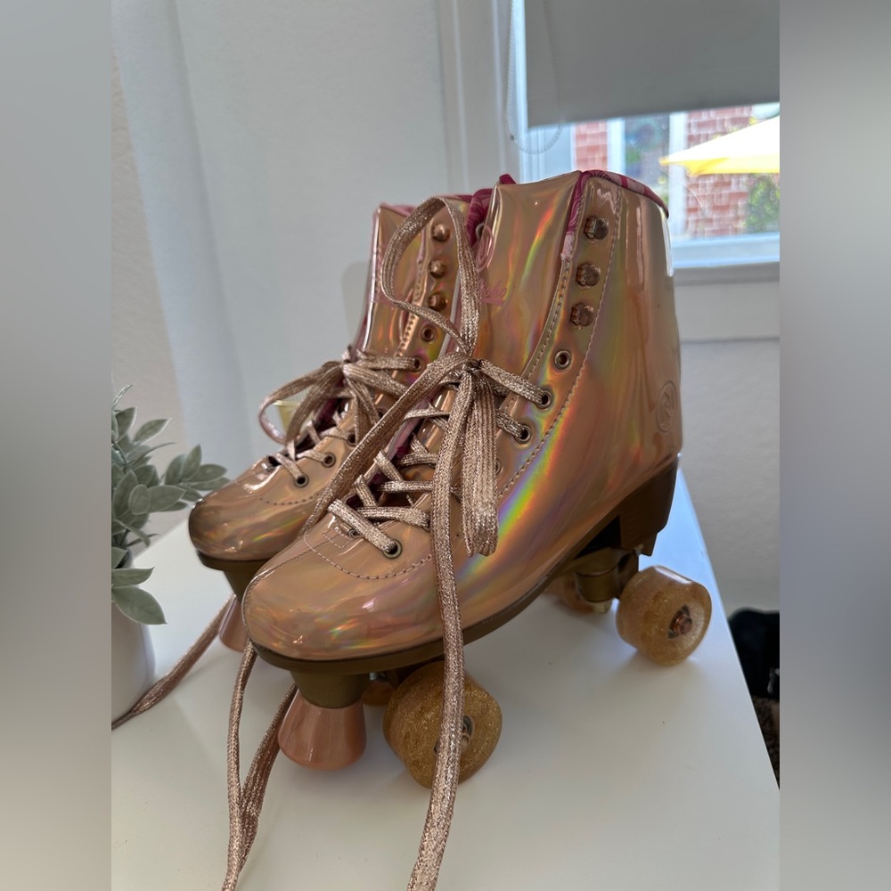 Holographic jajahoho Roller Skates with Pink Laces